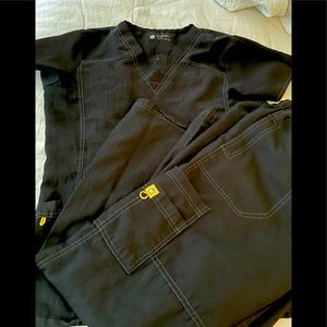 Wonder Wink scrub set